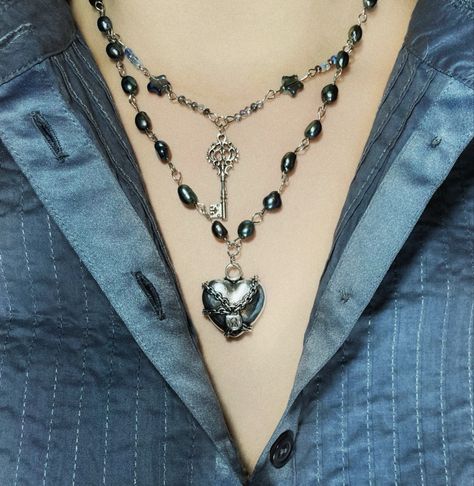 aesthetic handmade necklace Dark Academia Necklace, Grunge Necklaces, Grunge Necklace, Jewerly Ring, Vampire Aesthetic, Brown Necklace, Goth Jewelry, 90s Aesthetic, Vintage Grunge