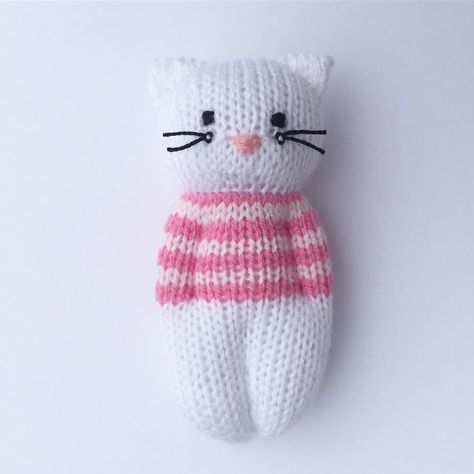 Well hello, kitty! Hello Kitty Knitting Pattern Free, Hello Kitty Lovey Crochet Free Pattern, Knitted Hello Kitty Pattern, Knitted Kitten, Hello Kitty Knitted Bag, Comfort Dolls, Knitted Dolls Free, Teddy Bear Knitting Pattern, Knitted Doll Patterns