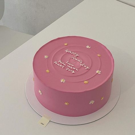 Cute Cake Designs Simple Easy, Simple Design Cake Birthday, Simple Cakes For Birthday, Boyfriend Birthday Cake Design, Cake Designs Birthday Pink, Pink Bento Cake Design, Cute Pink Cake Aesthetic, Tortas Astetics, Pink Cakes Birthday