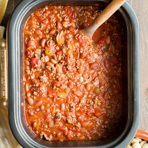 Slow Cooker Chuck Wagon Chili Chuck Wagon Chili, Honey Apple Pork Loin, Slow Cooker Hamburger Hash, Best Slow Cooker Chili, Beef Bites, Roaster Recipes, Slow Cooker Sloppy Joes, Classic Chili Recipe, Magical Slow Cooker