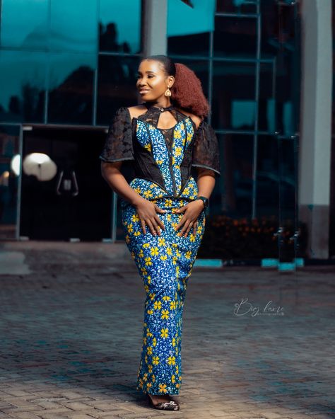 Ankara straight skirt with a black laced blouse with touch of Ankara. Blouse is detachable while the inner halter neck is a crop top with sleeves. Ankara Straight Skirt, Corset Blouse And Skirt, Ankara Corset, Crop Top With Sleeves, Ankara Blouse, Top With Sleeves, Corset Blouse, African Styles, Black Lace Blouse