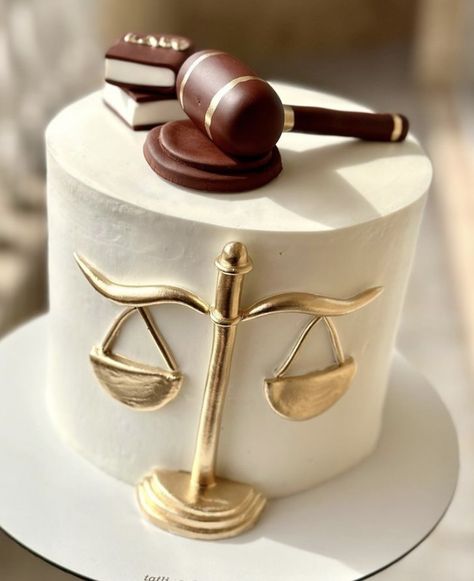 Lawyer Theme Cake Design, Judge Retirement Cake, Law School Graduation Cake Ideas, Lawyer Graduation Cakes, Law Theme Cake, Law Graduation Cakes, Cake For Lawyer, Law Cake Ideas, Lawyer Theme Cake