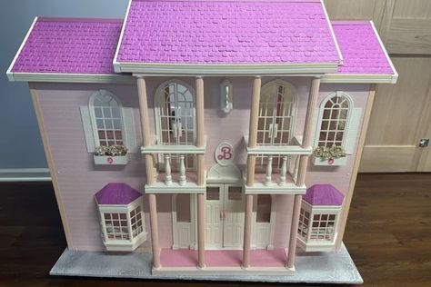 Barbie Magical Mansion, Barbie House Decor, Barbie Mansion, Barbie Townhouse, Beanie Baby Collectors, Holiday Barbie, Doll Display, Barbie Doll House, Barbie Life