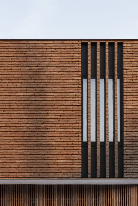 Brick Cladding, Brick Detail, Facade Architecture Design, Facade Cladding, Industrial Architecture, Brick Architecture, Modern Villa, Brick Facade, Architecture Design Concept