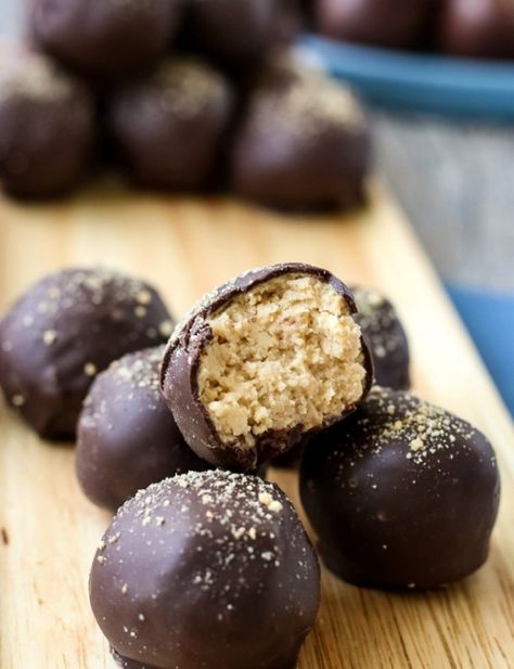 Easy Peanut Butter Balls with Graham Crackers. Make a homemade reese's peanut butter cup ball for your christmas and holiday cookie trays. They are an easy, no bake recipe. A fun baking recipe to try with the family and include the kids. #peanutbutterballs #grahamcrackers #christmascandy #nobake Cookies And Cups Peanut Butter Balls, Graham Cracker Peanut Butter Chocolate, Buckeye Balls With Graham Crackers, Peanut Butter Balls Made With Graham Crackers, Peanut Butter Balls Graham Crackers, Peanut Butter Balls With Graham Crumbs, Graham Cracker Peanut Butter Balls, Peanut Butter Graham Cracker Balls, What To Make With Graham Crackers