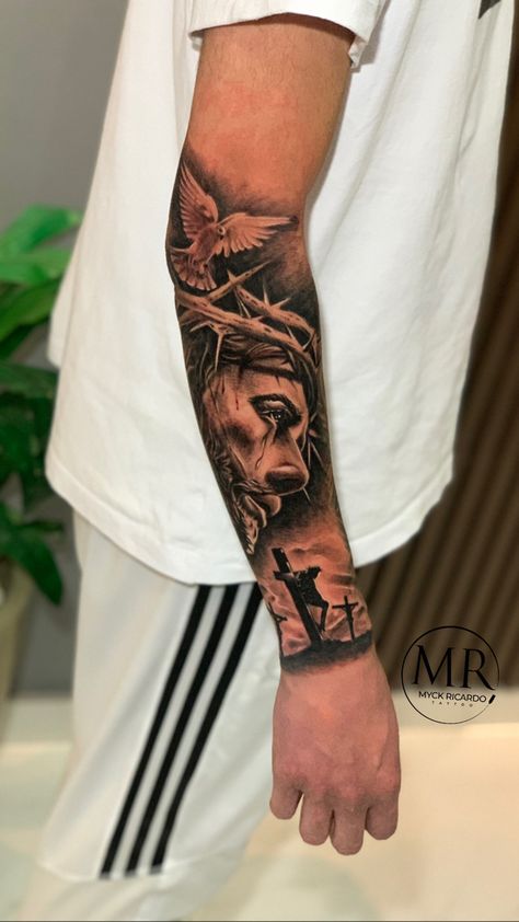 Tattoo jesus na cruz Jesus Arm Tattoo Sleeve, Mens Sleeve Tattoo Ideas Top 10, Cross Forearm Tattoo Men, Men Sleeve Tattoo Ideas Unique, Cool Forearm Tattoos Men, Biblical Tattoos For Men Forearm, Jesus Sleeve Tattoo, Tattoo Sleeve Men Arm, Tricep Tattoo Men