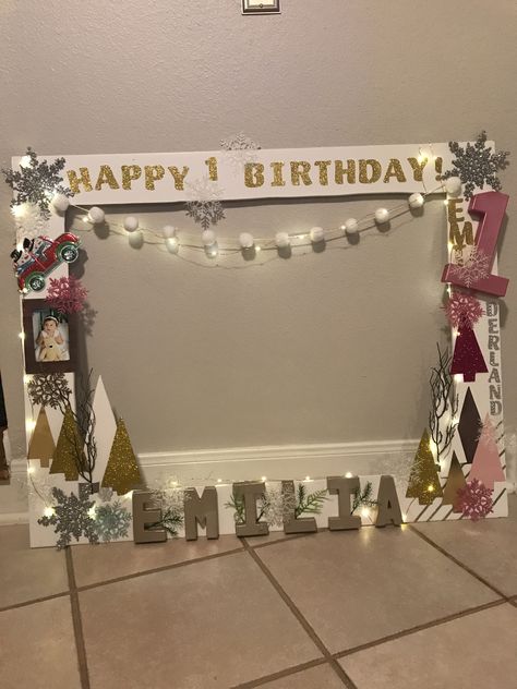 Completely DIY selfie frame for birthdays and celebrations ❤️ Birthday Selfie Frame, Selfie Board Frame Ideas, Big Photo Frames, Birthday Props, Photo Props Diy, Last Minute Birthday Gifts, Selfie Wall, Diy Photo Frames, Happy Birthday Frame