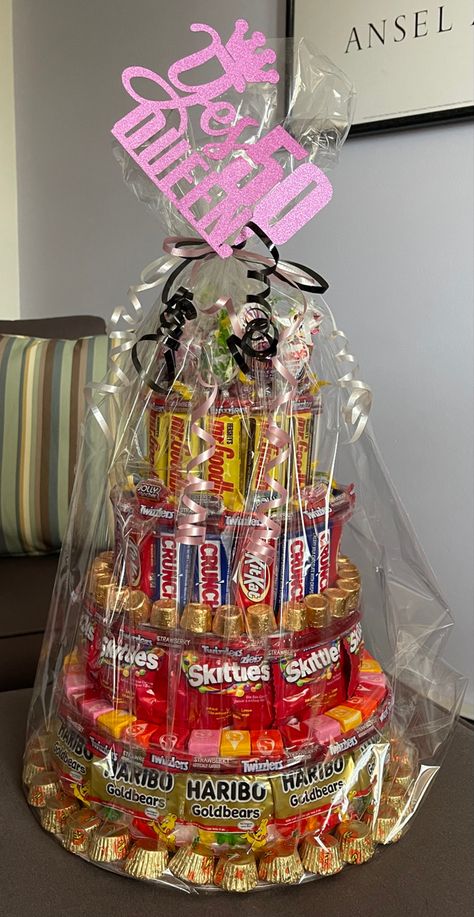 Candy Tower Ideas, Candy Basket Ideas Birthday, Bingo Prizes, Candy Tower, Birthday Present Cake, Snack Tower, Candy Bar Gifts, Diy Christmas Treats, Race Night