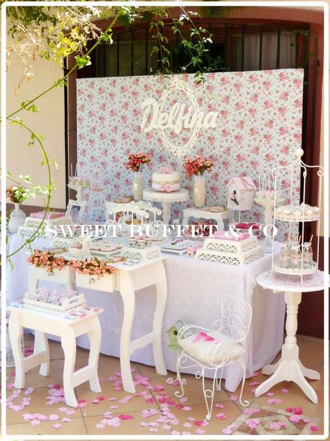 First birthday and baptism of Delfina | CatchMyParty.com Shabby Chic 50th Birthday Party, Shabby Chic Birthday Decorations, Shabby Chic Birthday Party Ideas, Vintage Sweets, Shabby Chic Decor Diy, Chic Birthday Party, Shabby Chic Birthday, Vintage Birthday Parties, Chic Birthday