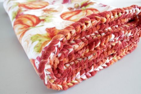 The braided edge adds texture and durability, and the soft fleece makes this the perfect blanket to keep you snug no matter how low the thermostat drops. Fleece Blanket Braided Edge, Braid Edge Fleece Blanket, What To Make With Fleece Fabric, Fleece Fabric Projects, Diy Fleece Blanket No Sew, No Sew Fleece Blanket Diy, Easy Blankets To Make, Braided Fleece Blanket Tutorial, Fleece Blanket Tutorial