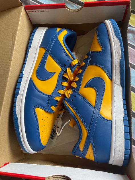 Blue And Yellow Nike Shoes, Blue And Yellow Dunks, Ucla Dunks, Nike Azul, Sb Dunks, Yellow Nikes, Blue Trainers, Yellow And Blue, Nike Dunk Low