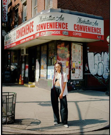 Streetwear Photoshoot Ideas, Jamel Shabazz, Street Photography Model, Streetwear Photoshoot, Nyc Photoshoot, Nyc Lifestyle, City Shoot, Studio Photography Poses, Creative Photoshoot Ideas