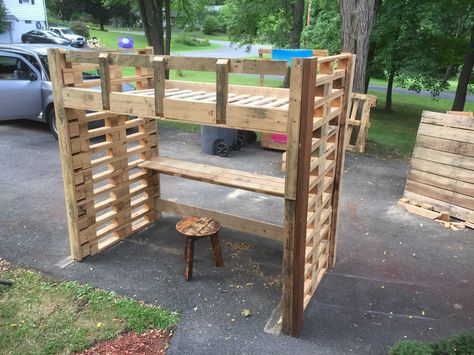 #Bed, #Bedroom, #PalletBed, #ReclaimedPallet Bed Out Of Pallets, Pallet Loft Bed, Build A Bunk Bed, Pallet Bunk Beds, Pallet Bed Headboard, Pallet Bed Frames, Kids Bed Canopy, Pallet Bed Frame, Pallet Lounge