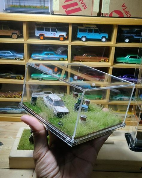 Car Diorama Ideas, Hot Wheels Cars Display, Car Model Display, Car Diorama, Hot Wheels Room, Toy Car Garage, Diorama 1:64, Hot Wheels Display, Indoor Water Garden