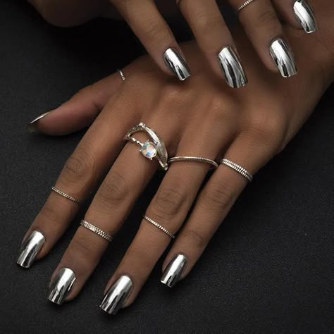 Silver Nails Ideas Square, Square Silver Chrome Nails, Metallic Nails Square, Short Silver Chrome Nails, Black Metallic Nails, Silver Metallic Nails, Dark Chrome Nails, Silver Nail Art, Mirror Nails