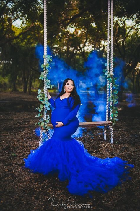 Royal Blue Maternity Dress Photoshoot, Outdoor Pregnancy Photoshoot, Royal Blue Maternity Dress, Mother Daughter Maternity, Maternity Shoot Dresses, Maternity Dresses Photography, Pregnancy Pics, Maternity Photography Poses Couple, Maternity Dresses For Baby Shower