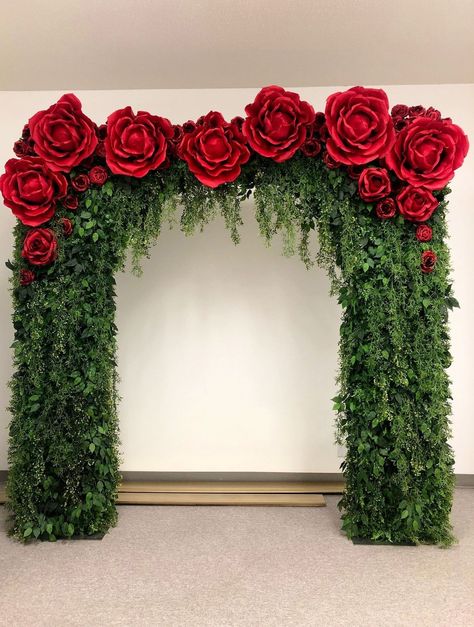 Wedding Arch Red, Flower Backdrop Wedding, Idee Babyshower, Red Rose Wedding, Wedding Backdrop Decorations, Wedding Design Decoration, Wedding Decor Style, Real Touch Flowers, Wedding Stage Decorations