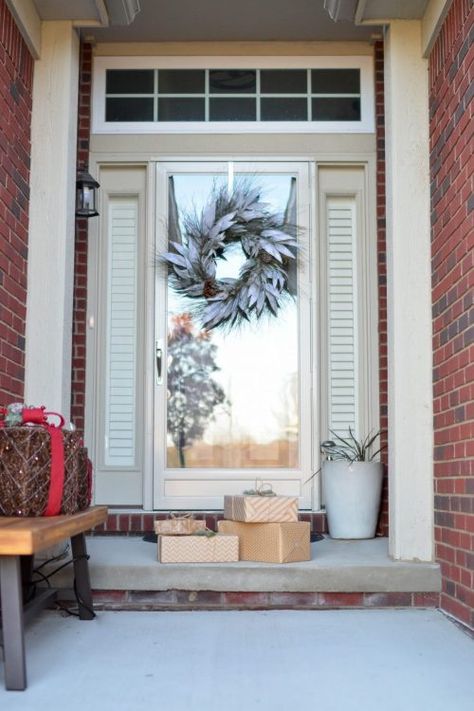 Grand Vase Transparent, Door Gift, Glass Panel Door, Outdoor Christmas Decorations, Home Business, Home Improvement Projects, Holiday Gift Guide, Outdoor Christmas, Panel Doors