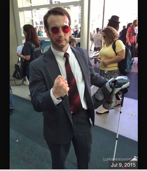 Matt merdock... DD Matt Murdoch, Daredevil Cosplay, Daredevil Costume, Matt Murdock Daredevil, Daredevil Comic, Superhero Movie, Halloween Coustumes, Matt Murdock, Comic Con Cosplay