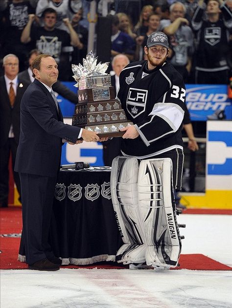 Jonathan Quick, Nhl Goalie, La Kings Hockey, Kings Hockey, Hockey Stuff, Hockey Goalie, Los Angeles Kings, Hockey Players, Ice Hockey