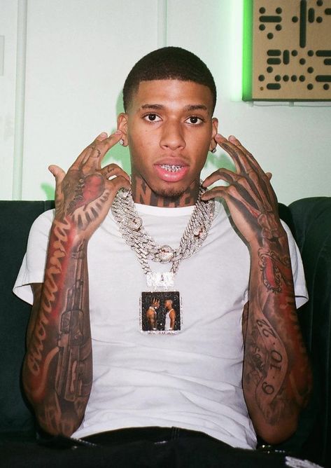 Nle Choppa Tattoo Arm, Nle Choppa Tattoo, Rappers Tattoos, Thug Life Tattoo, Chris Brown Outfits, Nle Choppa, Bling Ideas, Rapper Outfits, Half Sleeve Tattoos For Guys