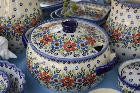 Polish Pottery Patterns, Polish Pottery Kitchen, Boleslawiec Pottery, Polish Pottery Boleslawiec, Traditional Pottery, Polish Stoneware, Pottery Wheel, What To Make, Polish Pottery