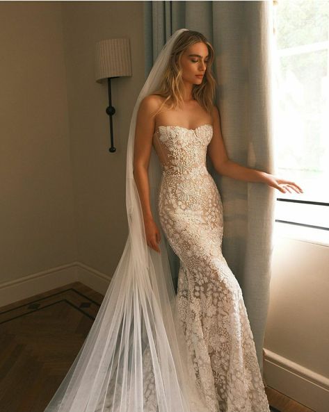 Corset Mermaid Wedding Dress, Mermaid Bridal Gowns, Elegant Corset, Fitted Lace Wedding Dress, Tight Wedding Dress, Lee Petra Grebenau, Berta Wedding Dress, Classy Wedding Dress, Wedding Dress Guide