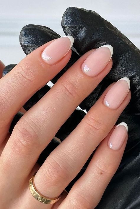 short russian french manicure Almond Nails French, Russian Manicure, Bridesmaids Nails, French Tip Nail Designs, Basic Nails, Classic Nails, Bride Nails, Oval Nails, Neutral Nails