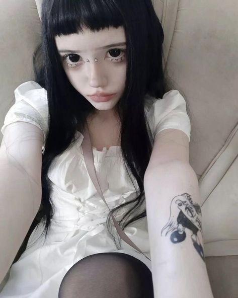 Creepy Cute Makeup, Doll Makeup Aesthetic, Dollcore Makeup, Creepy Doll Aesthetic, Cute Doll Makeup, Baby Doll Makeup, Creepy Doll Makeup, Kendall Jenner Face, Creepy Makeup