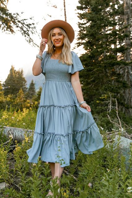 A Wise Woman Builds Her Home: Feminine Favorites for Spring! Light Blue Dress Casual, Starry Night Dress, Dusty Blue Dress, Photography Mountains, Ivy City Co, Night Summer, Destination Photography, Skirt Maxi, Fall Dress