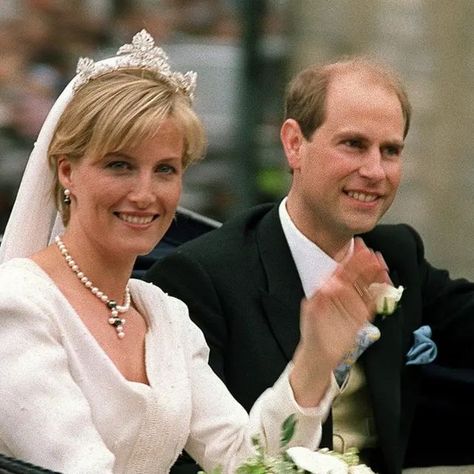 Royal family (Fanpage) on Instagram: "Today was his wedding anniversary, Prince Edward and Sophie! Happy 24th wedding anniversary to The Duke and Duchess of Edinburgh. ❤️ #queenelizabeth #princessdiana #princecharles #princewilliam #katemiddleton #princegeorge #princesscharlotte #princelouis #duchessofcambridge #princeharry #meghanmarkle #princeofwales #duchessofsussex #dukeofsussex #britishroyalfamily #monarchy #britishmonarchy #britishroyals #buckinghampalace #camillaparkerbowles #queenc Happy 24th Wedding Anniversary, Prince Edward Children, Prince Edward And Sophie, Edward And Sophie, Sophie Duchess Of Edinburgh, 24th Wedding Anniversary, Duke Of Edinburgh Award, Duchess Of Edinburgh, 20th Century Women