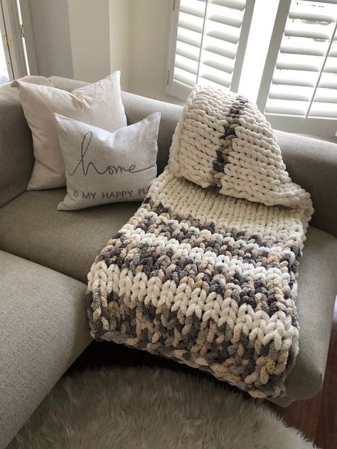 Knot Knitting, Big Blankets, Diy Blankets, Unique Crochet Blanket, Chunky Blanket Diy, Chunky Blanket Pattern, Diy Finger Knitting, Chunky Knit Blanket Pattern, Chunky Yarn Blanket