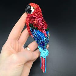 Embroidered Parrot, Real Birds, Leather Brooch, Beaded Birds, Embroidered Brooches, Beaded Diy, Felt Beads, Embroidered Brooch, Bird Beads