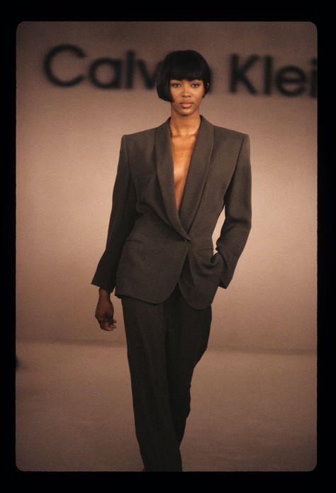 Naomi Campbell 90s, Supermodel Outfits, Throwback Outfits, Supermodel Style, 90s Calvin Klein, 90s Runway Fashion, Claudia Schiffer, Donatella Versace, Christy Turlington