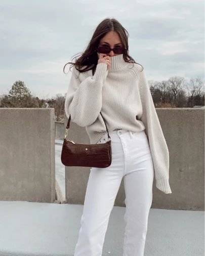 White Pants Outfit Winter, White Jeans Outfit Winter, White Pants Winter, Mom Jeans Outfit Winter, Lip Oil Gloss, White Jeans Winter, White Pants Outfit, Winter Whites, Winter Pants Outfit