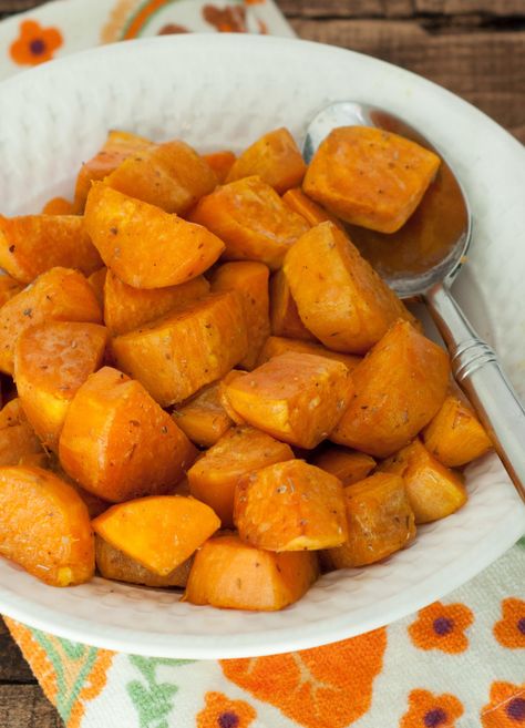 Baked Sweet Potato Chunks with Oregano | Serves 4-6 Candied Sweet Potatoes Baked, Baked Candied Yams, Candied Sweet Potato Recipes, Sweet Potatoes With Marshmallows, Sweet Potato Side Dish, Sweet Potato Sides, Candied Sweet Potatoes, Potato Recipes Side Dishes, Potato Sides