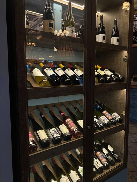 Вино эстетика вина красота вдохновение минимализм алкоголь 🍷 Alcohol Cabinet, Alcohol Storage, Homes In Ireland, Alcohol Food, Aesthetic Restaurant, Vision Board Affirmations, Happy House, Wine Storage, Instagram Aesthetic