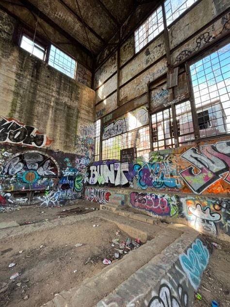 Urban Places, Abounded Places Aesthetic, Places And Spaces, Junk Yard, Graffiti Building, Exploring Abandoned Places Aesthetic, Cool Places, Urban Exploration Aesthetic, Abandoned Places Aesthetic