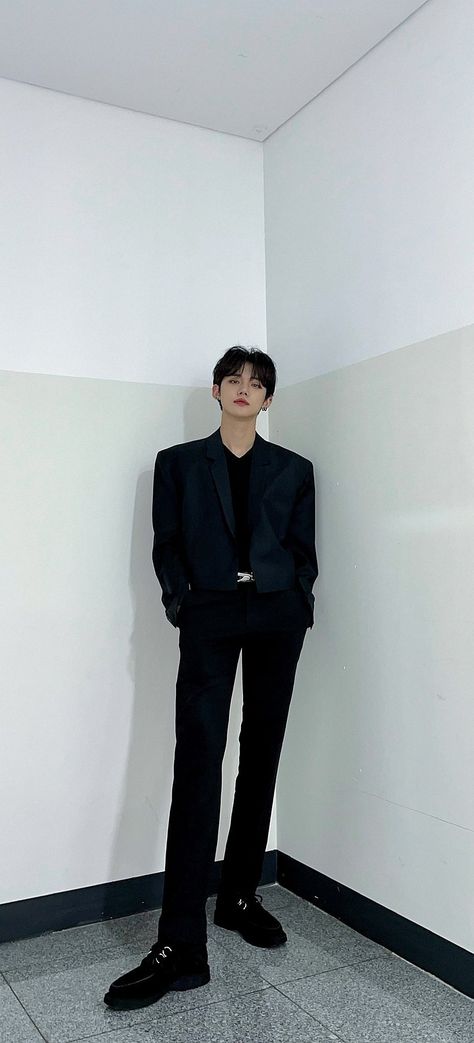 Man Full Body, Male Pose Reference, Streetwear Girl, Choi Daniel, Body Reference Poses, Tomorrow X Together, Male Poses, Body Poses, Men Model