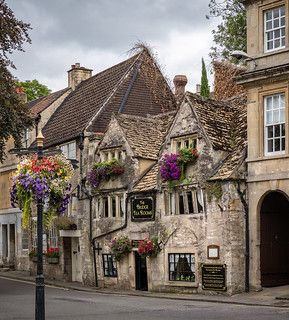 The Bridge Tea Rooms, Bradford on Avon | Bob Radlinski | Flickr Chipping Campden, Bradford On Avon, European Farmhouse, Tea Rooms, English Village, Voyage Europe, Beautiful Villages, Old Stone, English Cottage