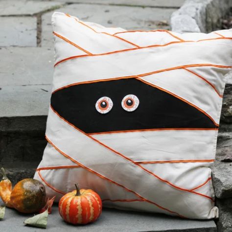 Boo Mummy Pillow Halloween Pillows Diy, Mummy Pillow, Eco Printing Textiles, Pillow Painting, Boo Pillow, World Craft, Seasonal Pillows, Fall Decor Diy Crafts, Halloween Folk Art