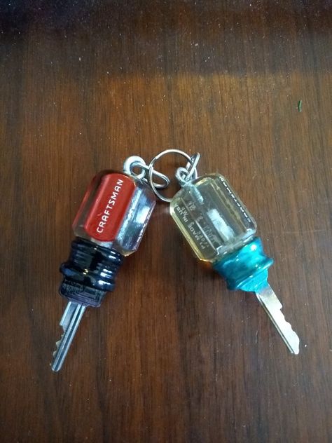 Screwdriver Car Key, Old Truck Accessories, Old Keys Crafts Diy Ideas, Car Interior Design Diy, Cool Keys, Keychain Ideas For Him, Car Customization Ideas, Truck Interior Ideas, Car Keys Keychain Ideas