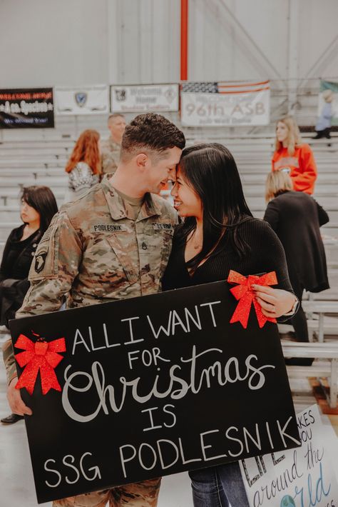 Deployment Homecoming Signs, Military Homecoming Signs, Army Boyfriend, Soldier Homecoming, Boyfriend Care Package, Deployment Ideas, Homecoming Decorations, Homecoming Signs, Deployment Homecoming