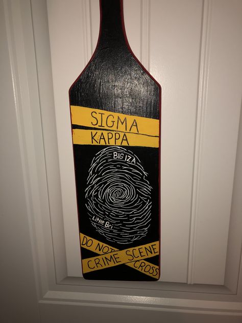 Big/little crime scene, fingerprint sorority paddle, sigma kappa Funny Sorority Paddles, Paddle Sorority Big, 21st Birthday Paddle, Paddle Sorority, Paddle Designs, Big Little Paddles, Plaque Ideas, Paddle Ideas, Sorority Ideas