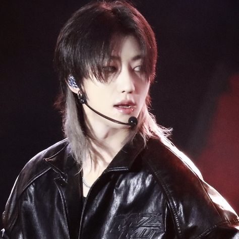 Minghao Super Era, Seventeen Minghao, Xu Minghao, Mullet Haircut, Kpop Hair, Seventeen The8, Long Black Hair, Tone Hair, Mullet Hairstyle