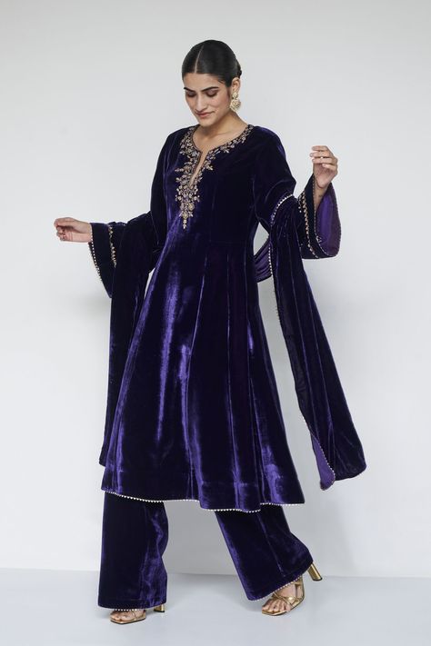 Asian Attire, Velvet Dress Designs, Short Kurta, Anita Dongre, Mens Casual Outfits Summer, Kurti Designs Party Wear, Designer Dresses Casual, Boutique Dress Designs, Suit Design