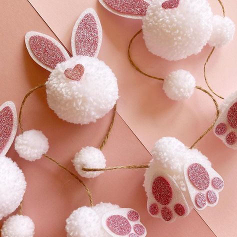 The Pom Pom Patch 💗 Claire on Instagram: “Bunny garland because you can never have too many bunnies, right? This was a custom order for the lovely @littlerosewreaths I love it so…” Bunny Pom Pom Craft, Pom Pom Rabbit, Pom Pom Creatures, Easter Pom Pom Crafts, Pompom Bunny, Pom Pom Easter, Pom Pom Bunny, Bunny Diy, Pom Pom Bunnies