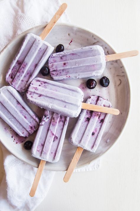 Ice Lolly Recipes, Coconut Blueberry, Vegan Popsicles, Cheesecake Popsicles, Healthy Popsicle Recipes, Coconut Popsicles, Healthy Popsicles, Ice Lollies, Homemade Popsicles