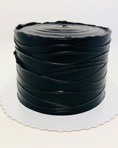 Black Birthday Cakes For Men, Simple Black Cake, Wedding Pastry, Bolo Black, Wave Cake, Circle Cake, Trippy Iphone Wallpaper, Black Cake, Custom Birthday Cakes