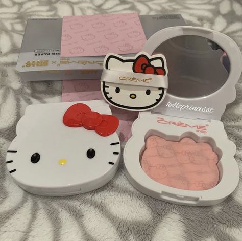 Kitty Makeup, Hello Kitty Gifts, Images Hello Kitty, Alat Makeup, Hello Kitty Merchandise, Hello Kitty Makeup, Kitty Christmas, Hello Kitty Aesthetic, Hello Kitty Accessories